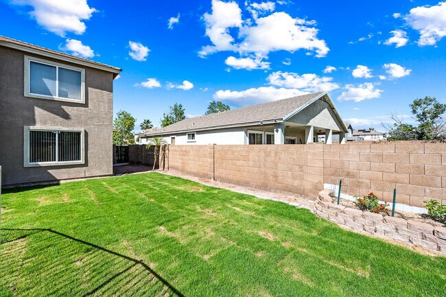 Building Photo - 10463 E Olla Ave