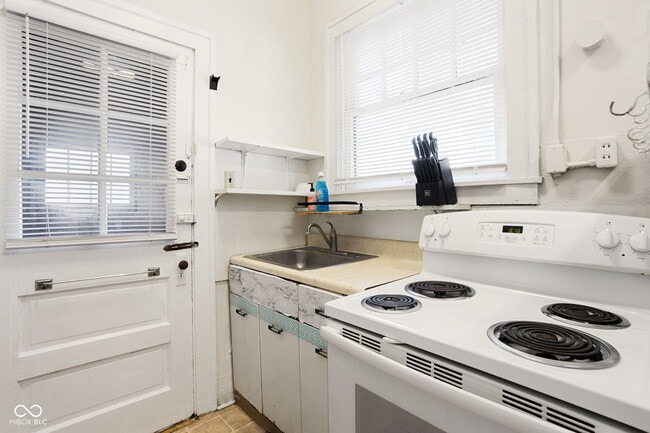 Building Photo - 784 Woodruff Pl E Dr