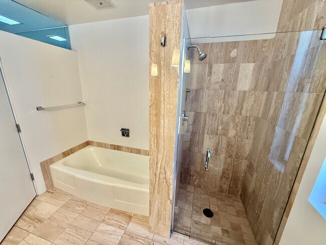 Building Photo - Mid-Century Modern Condo with Views of Balboa Park - 2 Bed x 2 Bath with Parking