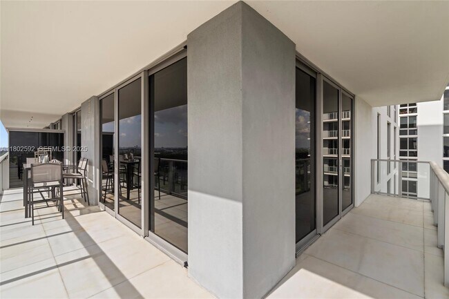 Building Photo - 16385 Biscayne Blvd