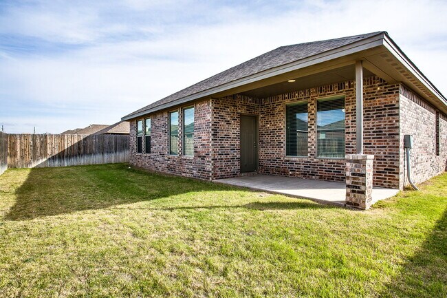 Building Photo - Wonderful Home in Cambridge Way! SPEC!