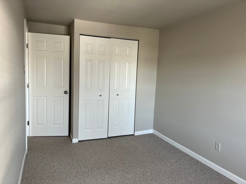 Building Photo - 19 Burnsway Ct