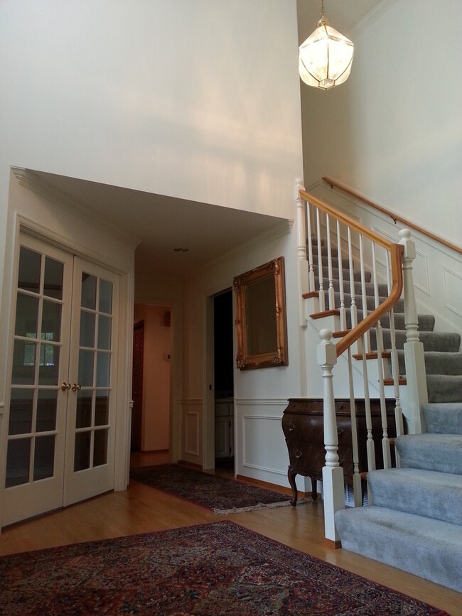 Building Photo - Beautiful Home in Bellevue Lakemont Area