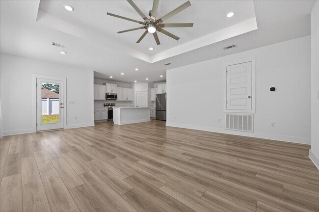 Building Photo - 210 Lyla Ln