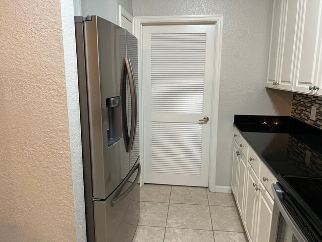 Building Photo - Spacious 3BR/2BA Gated Condo with Resort-Style Amenities!