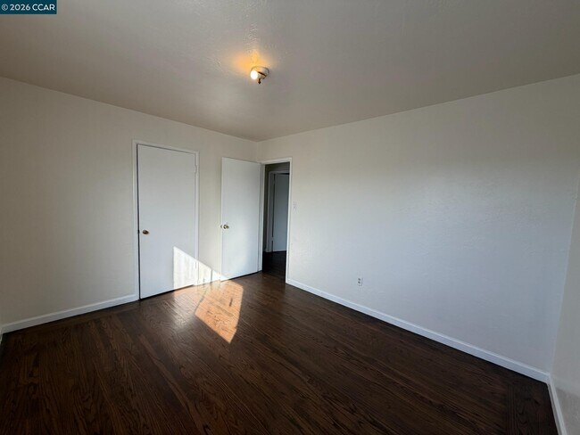 Building Photo - 551 5th St