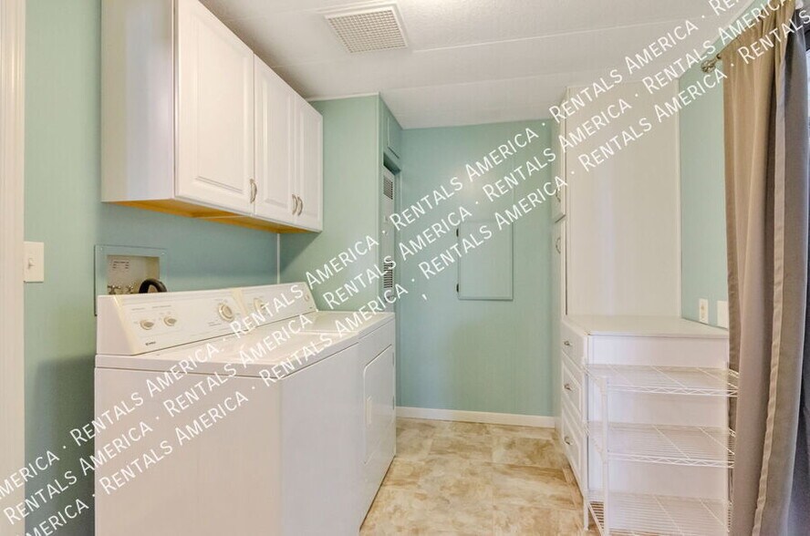 Building Photo - 10684 N Stromboli Ave