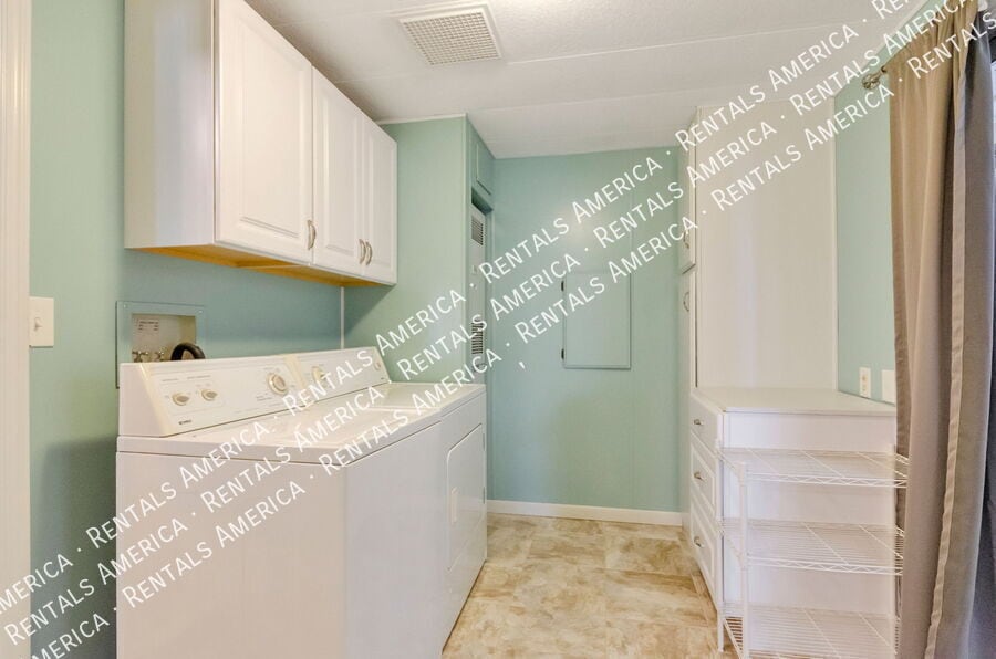 Building Photo - 10684 N Stromboli Ave