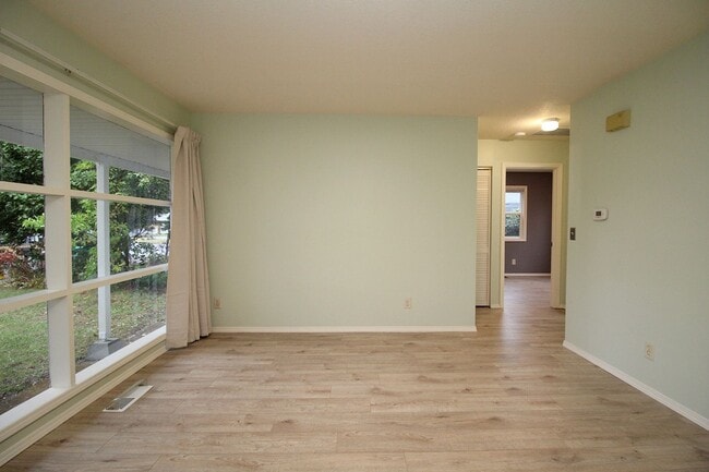 Building Photo - 224 NE 127th Ave