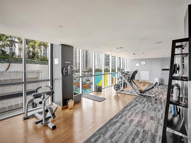 Building Photo - 900 Biscayne