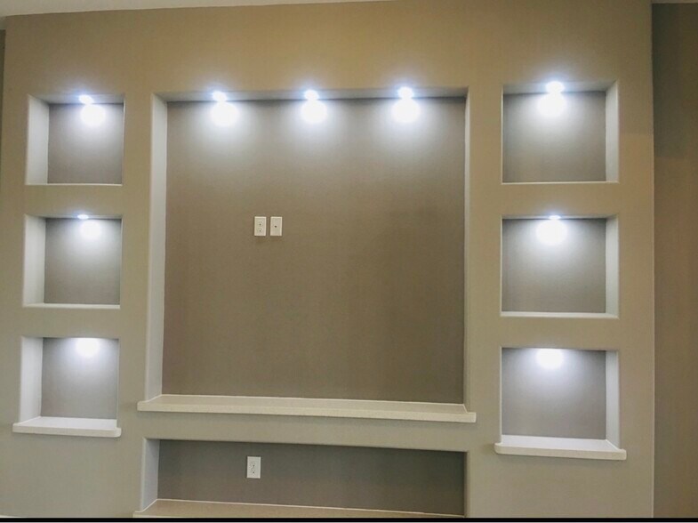 Building Photo - 3873 Tolosa St