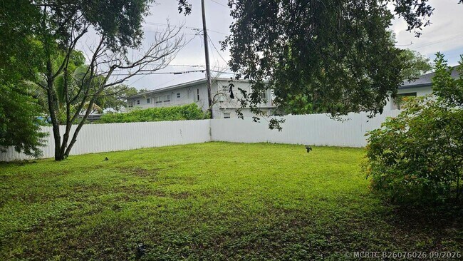 Building Photo - 108 NW 31st Ave
