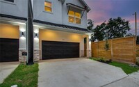 Building Photo - Stunning 3 Bedroom Townhome!