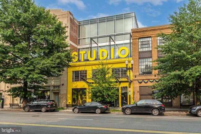 Building Photo - 1327 R St NW