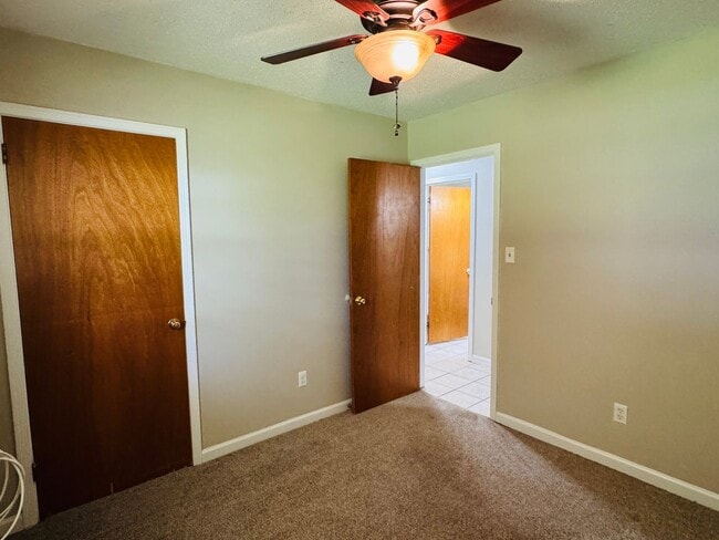 Building Photo - Check Out This 3 Bedroom / 2 Bathroom BRIC...
