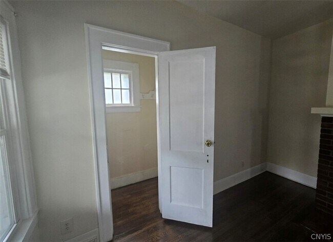 Building Photo - 306 Hillview Ave