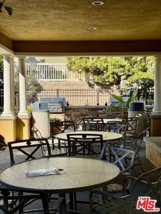 Building Photo - 1800 Oak St