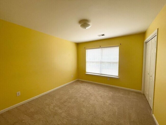 Building Photo - Northeast / Elgin- Offering Self Guided Tour with RENTLY!