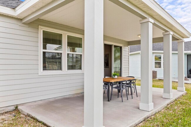 Building Photo - 85 Las Casitas Blvd