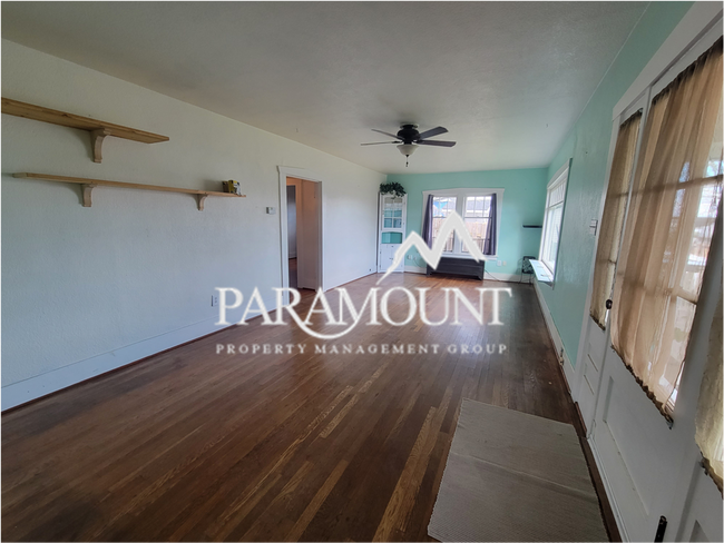 Building Photo - 2 Bedroom with a Water View!