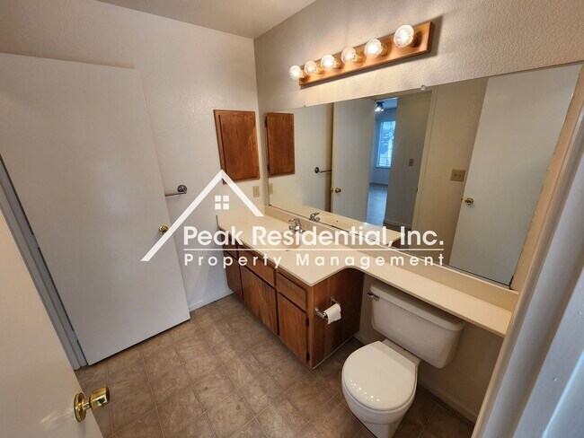 Building Photo - A Very Nice Lincoln 3bd/2ba House with 2-Car Garage