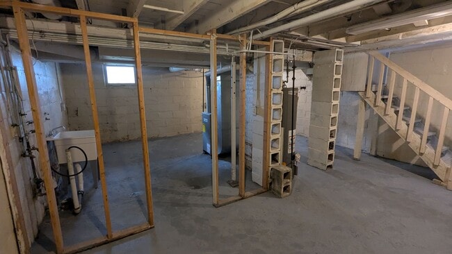 Building Photo - Charming 3-bedroom, 1-bathroom home locate...