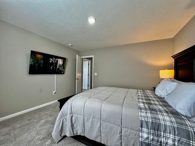 Building Photo - 5137 Sofia Cir