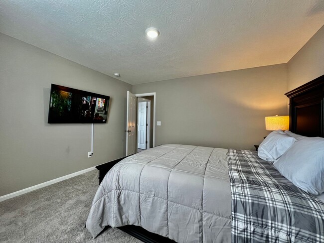 Building Photo - Brand new Executive home in Liberty Twp, Ohio