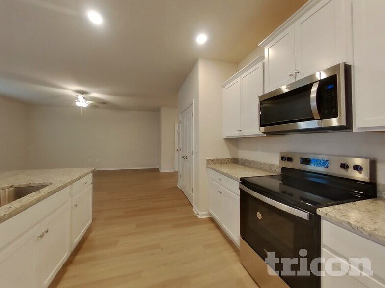 Building Photo - 6432 Lowe Ln