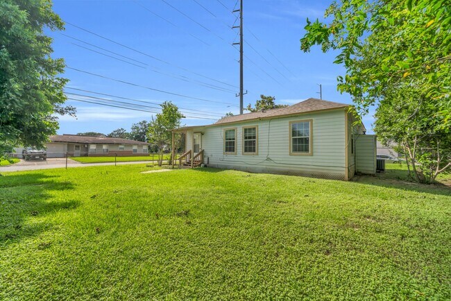 Building Photo - 7304 Kinney St