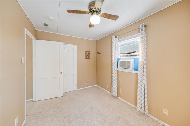 Building Photo - Newly Renovated 2 bedroom, 1 bathroom Urbana-Available April 1st, 2026