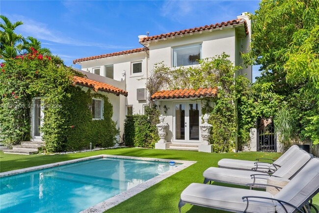 Building Photo - 5800 La Gorce Dr