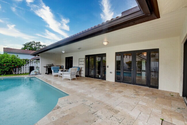 Building Photo - 7880 Cummings Ln