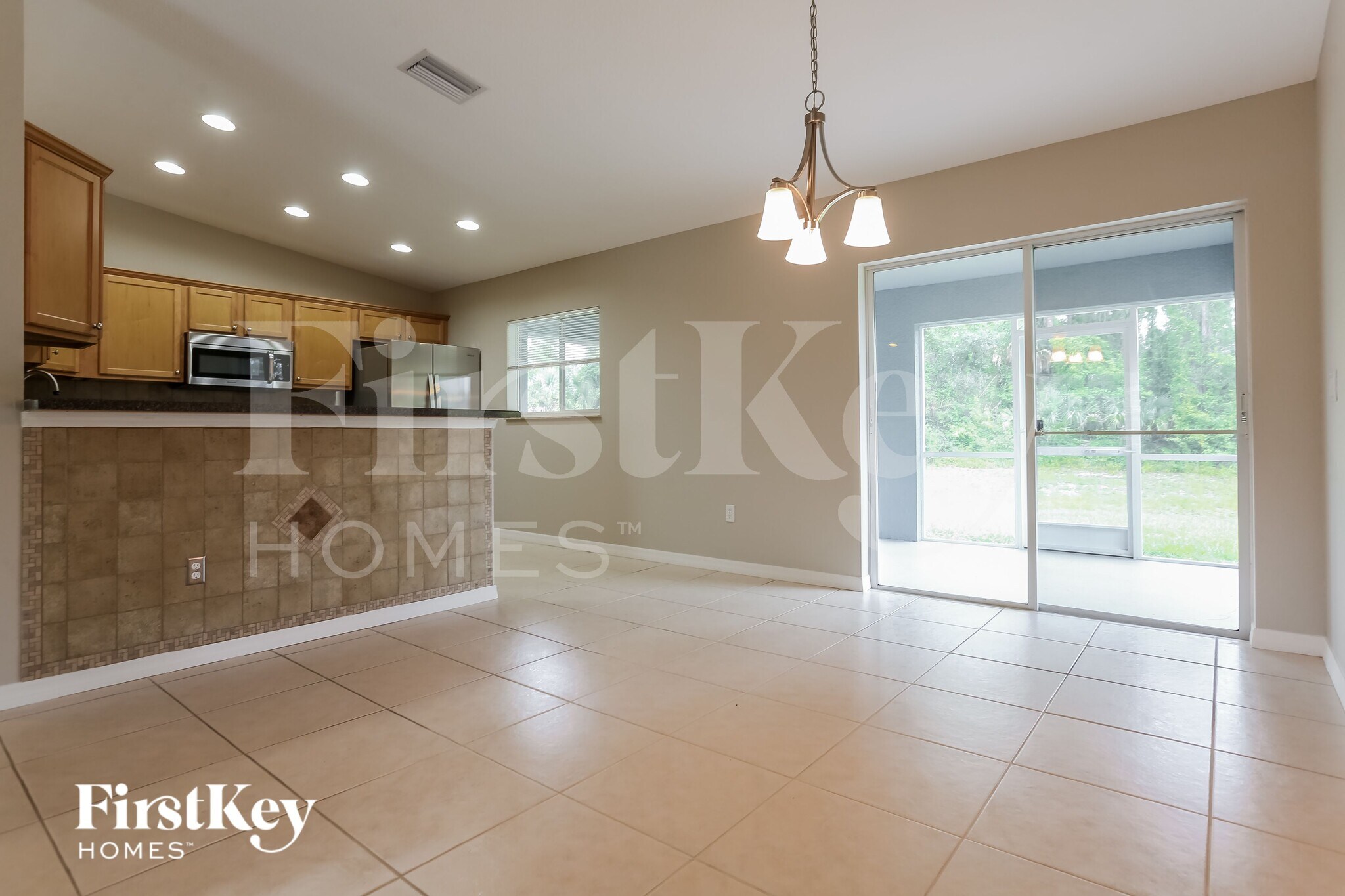 Building Photo - 2463 Alesio Ave