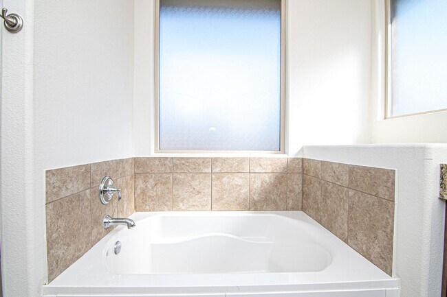 Building Photo - 2312 Sky View Rd