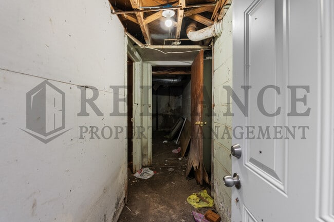 Building Photo - 2640 E Grail St