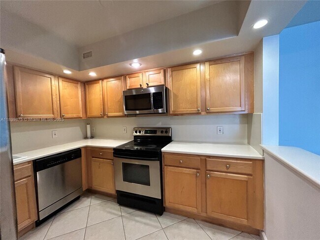 Building Photo - 5600 Collins Ave