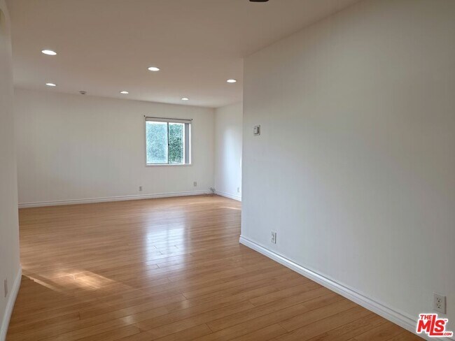 Building Photo - 2337 W Gramercy Ave