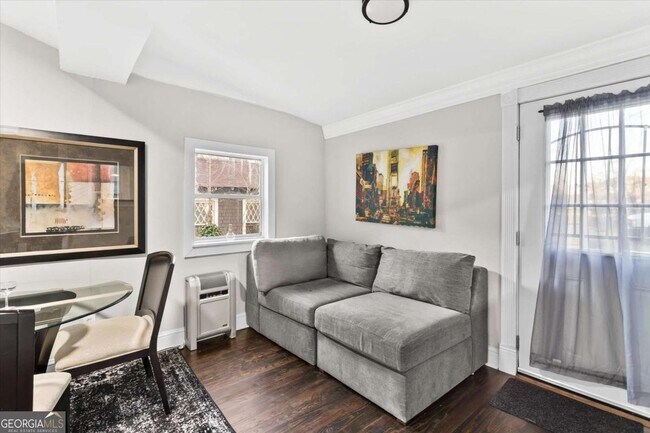 Building Photo - 867 Beecher St SW