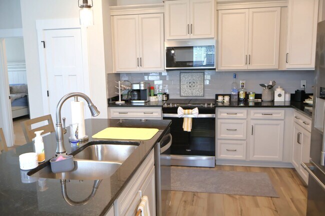 Building Photo - 301 Albemarle Ln