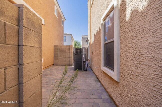 Building Photo - 2873 E Bart St