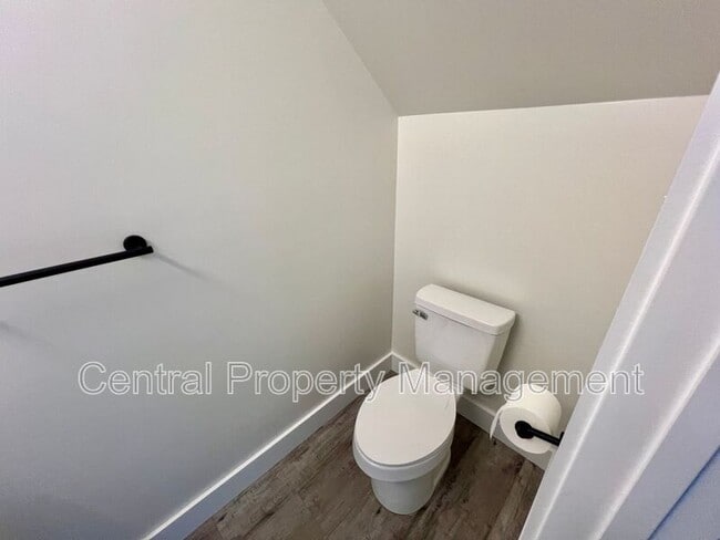 Building Photo - 30 Beverly Hills Dr