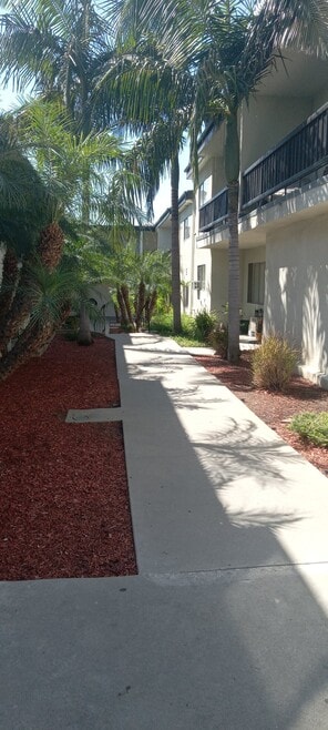 Building Photo - 10726 Orange Grove