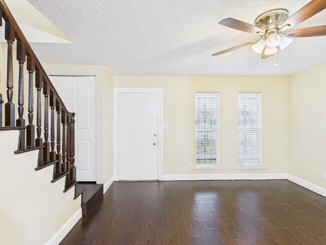 Building Photo - 6416 Bankside Dr