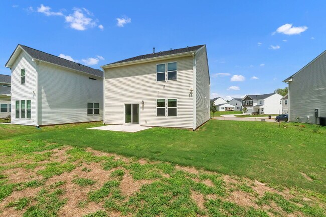 Building Photo - PRICE DROP! Spacious Westbriar Woods Home ...