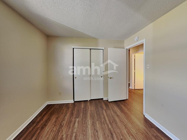 Building Photo - 2092 Meadowlark Ln