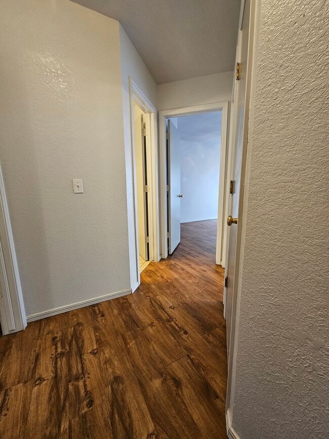 Building Photo - (3) Bed/(2) Bath in SW OKC/Moore Avail NOW! Pet Negotiable!
