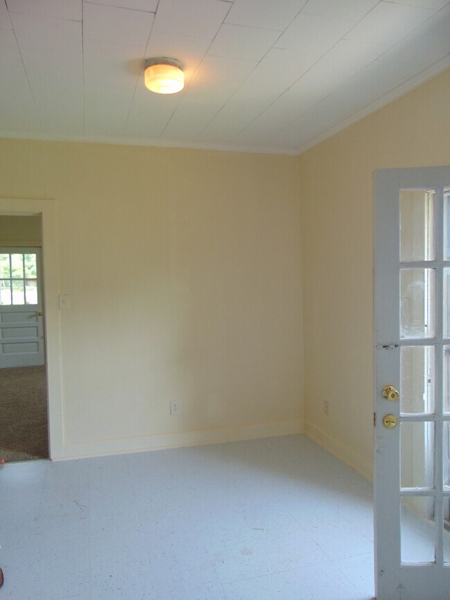 Building Photo - Water-Front Living