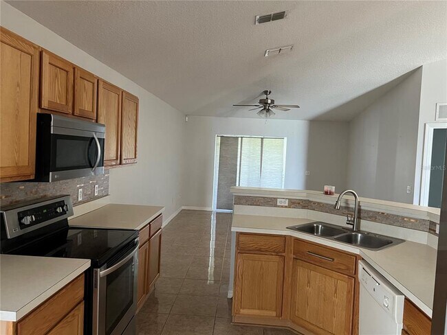 Building Photo - 5524 Sycamore Canyon Dr