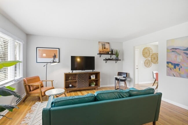 Building Photo - 2609 Wee Wynd